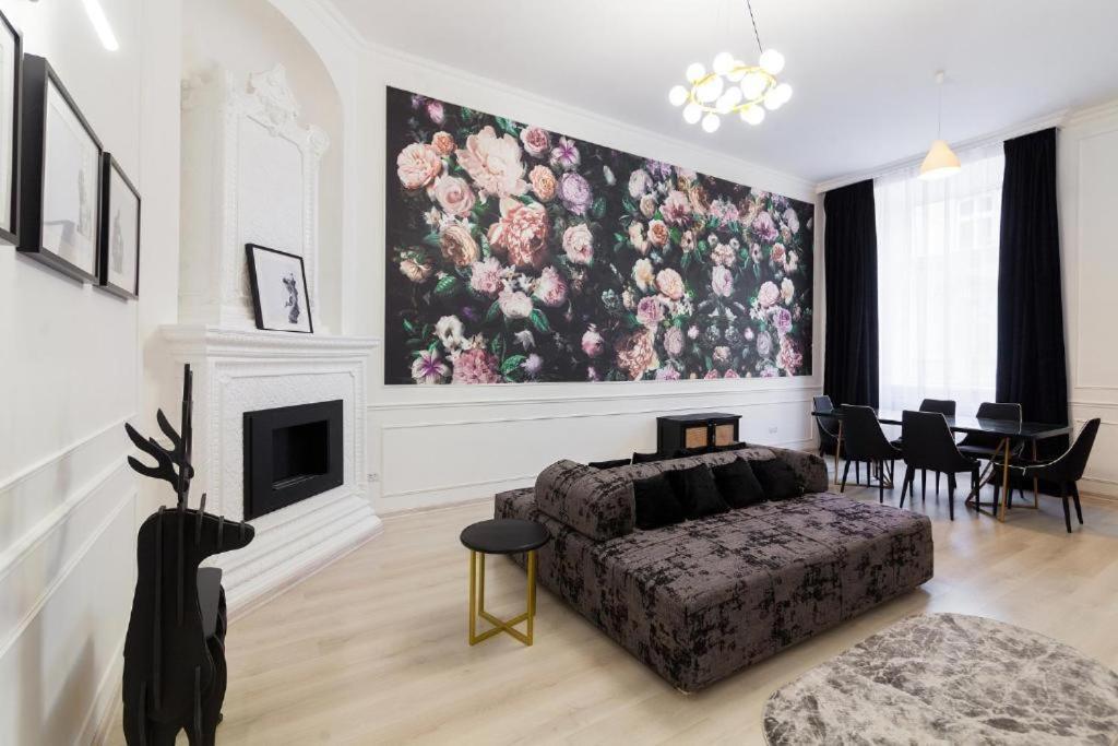 Leogrand Apartments On Lychakivska 3 リヴィウ エクステリア 写真