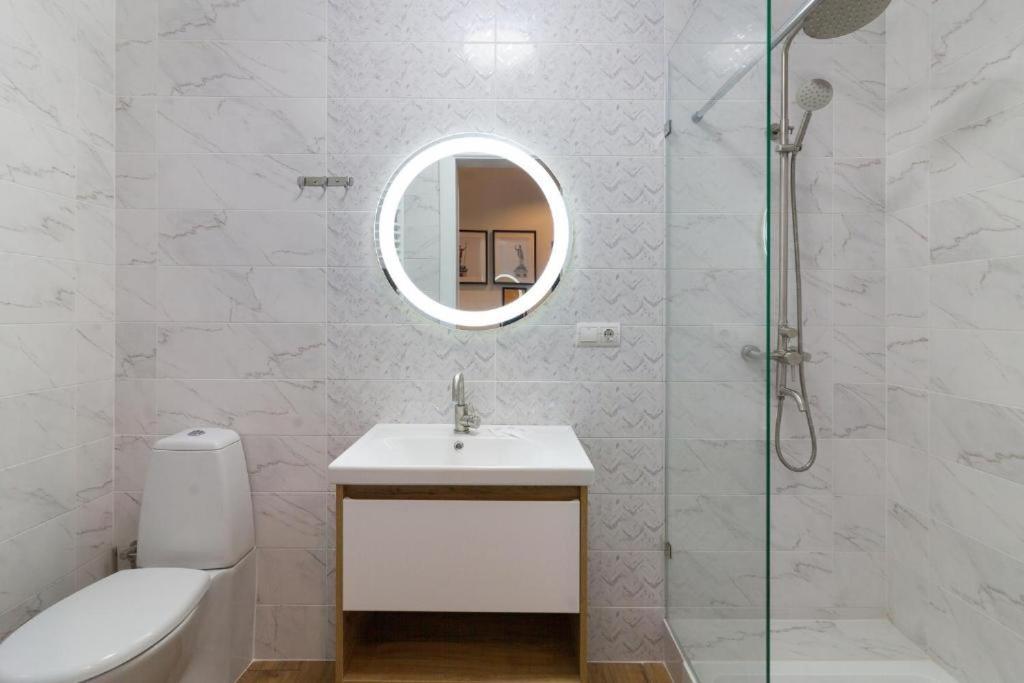 Leogrand Apartments On Lychakivska 3 リヴィウ エクステリア 写真