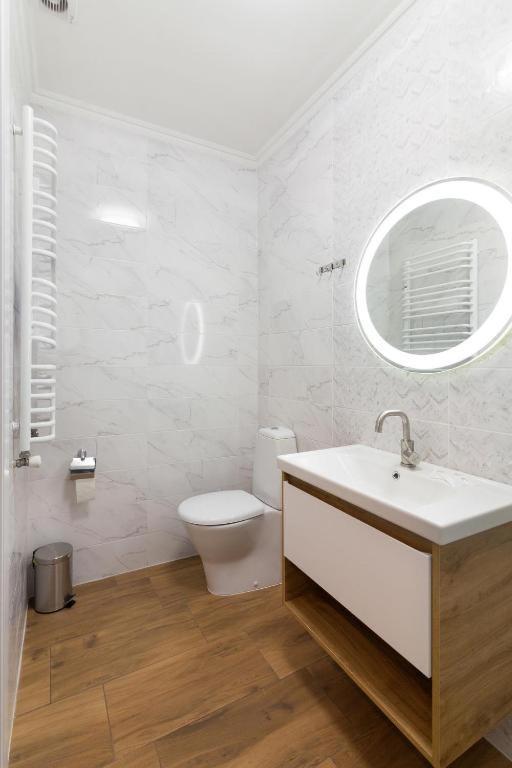 Leogrand Apartments On Lychakivska 3 リヴィウ エクステリア 写真