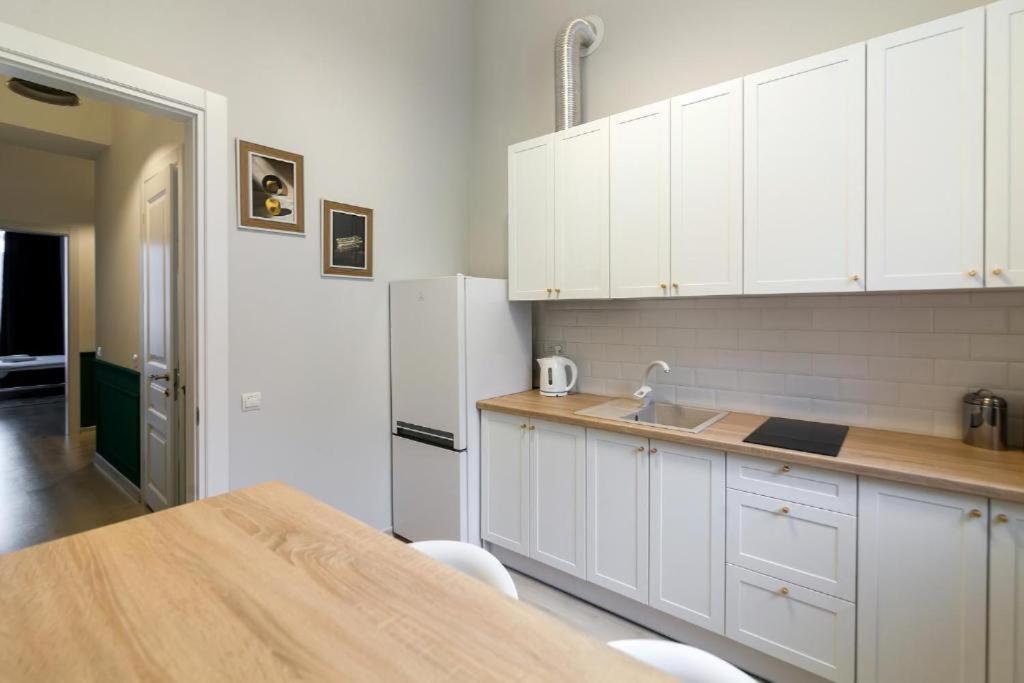 Leogrand Apartments On Lychakivska 3 リヴィウ エクステリア 写真