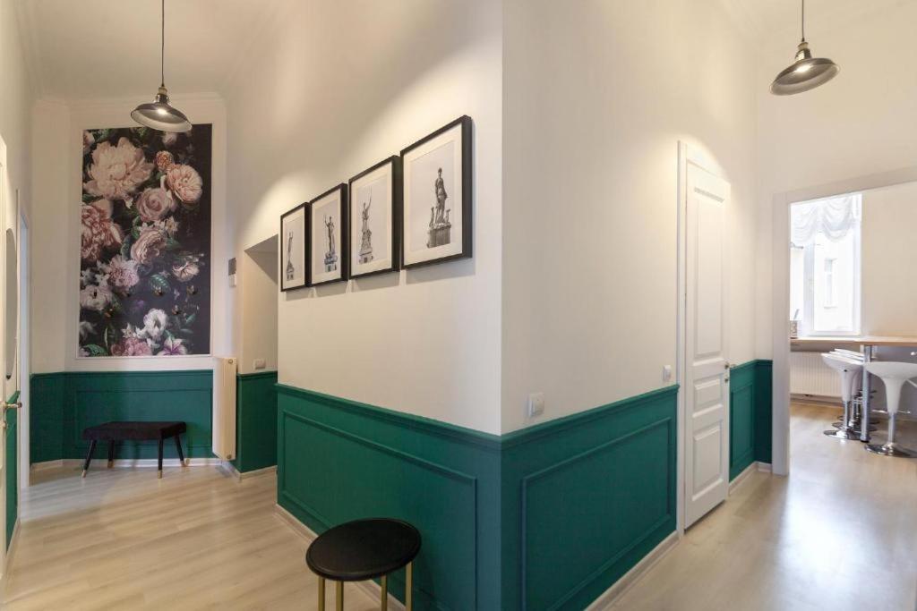 Leogrand Apartments On Lychakivska 3 リヴィウ エクステリア 写真