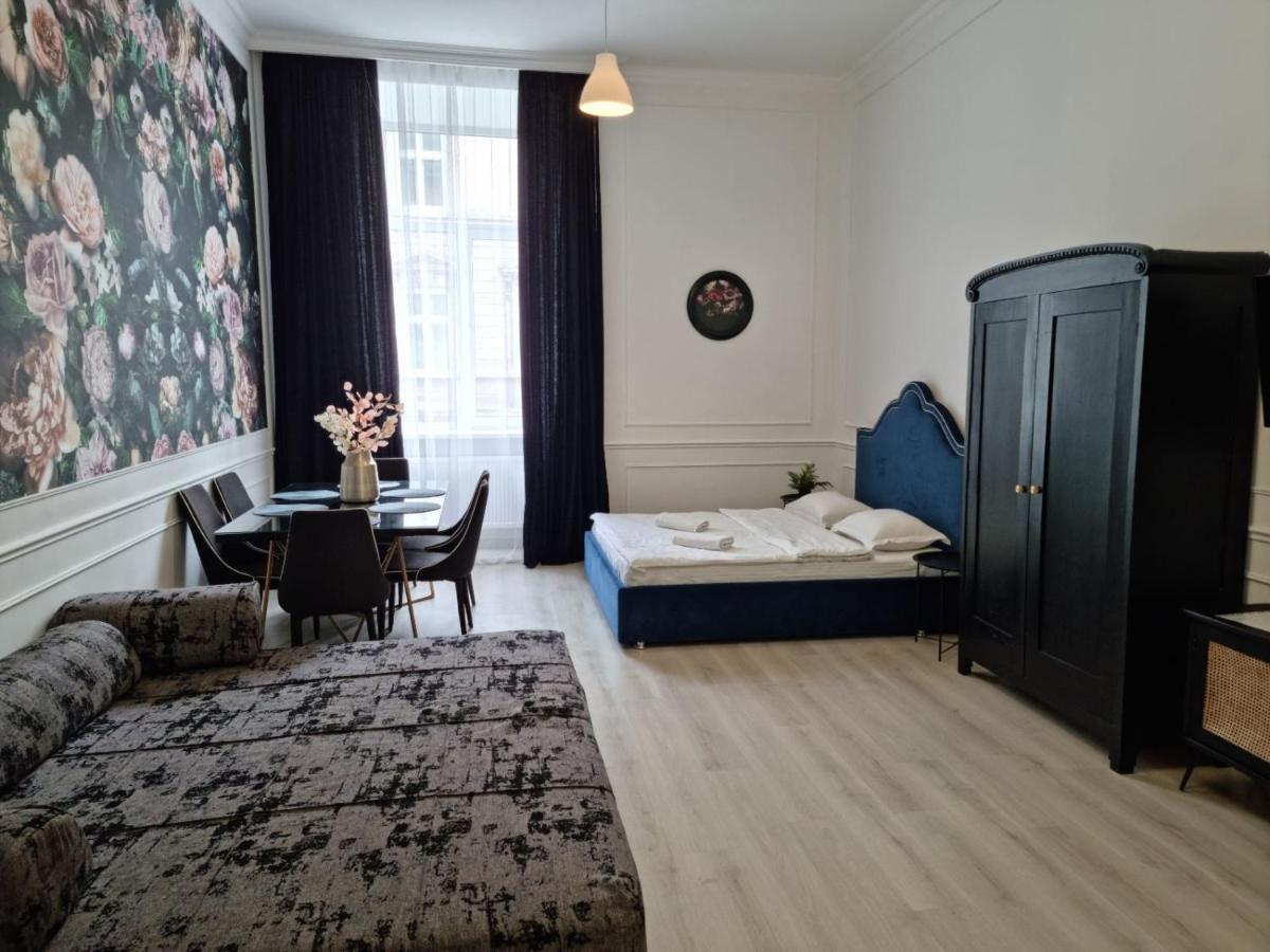 Leogrand Apartments On Lychakivska 3 リヴィウ エクステリア 写真